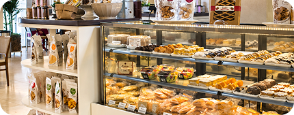 Vitrine de doces e salgados